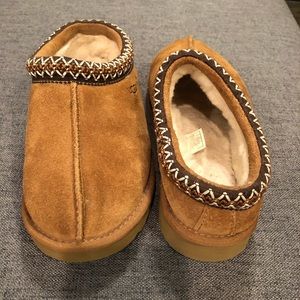 Ugg Slippers, Women’s 7